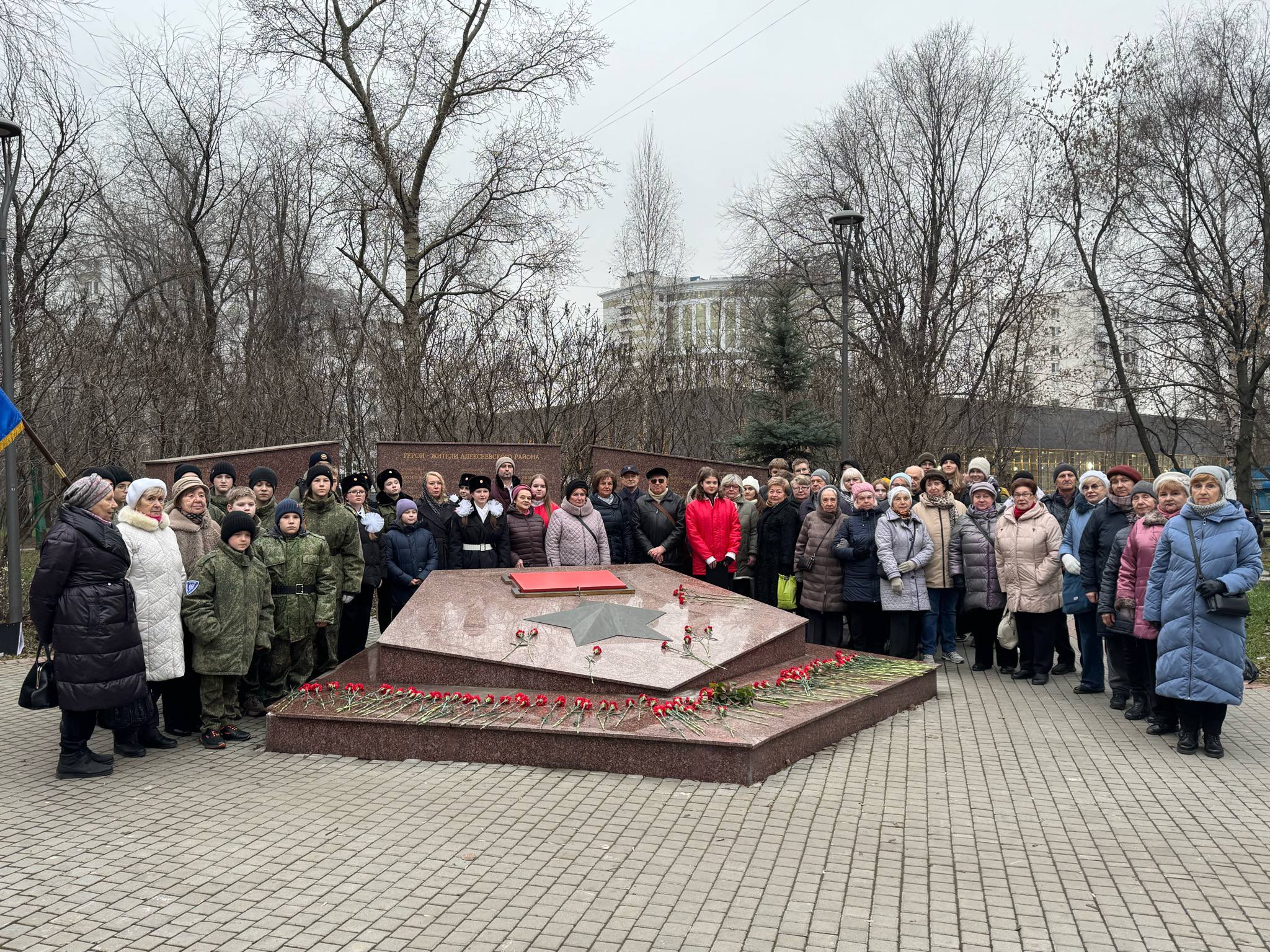 Возложение к мемориалу «Звезда Героев»