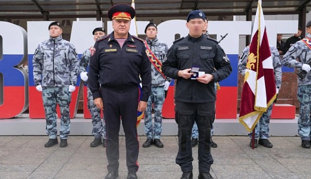 Сотрудники спецподразделений московского главка Росгвардии успешно прошли испытания на право ношения знака отличия полицейского спецназа 2-й степени