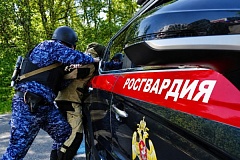 Московские росгвардейцы задержали пару с наркотиками